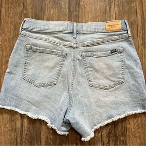 Abercrombie Kids High Rise Mini Mom Shorts Light Blue Wash Raw Hem Size 17/18